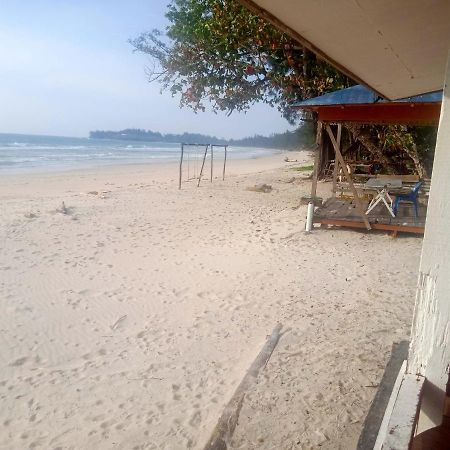 Tumombuvoi Homestay Tiga Papan Exteriör bild