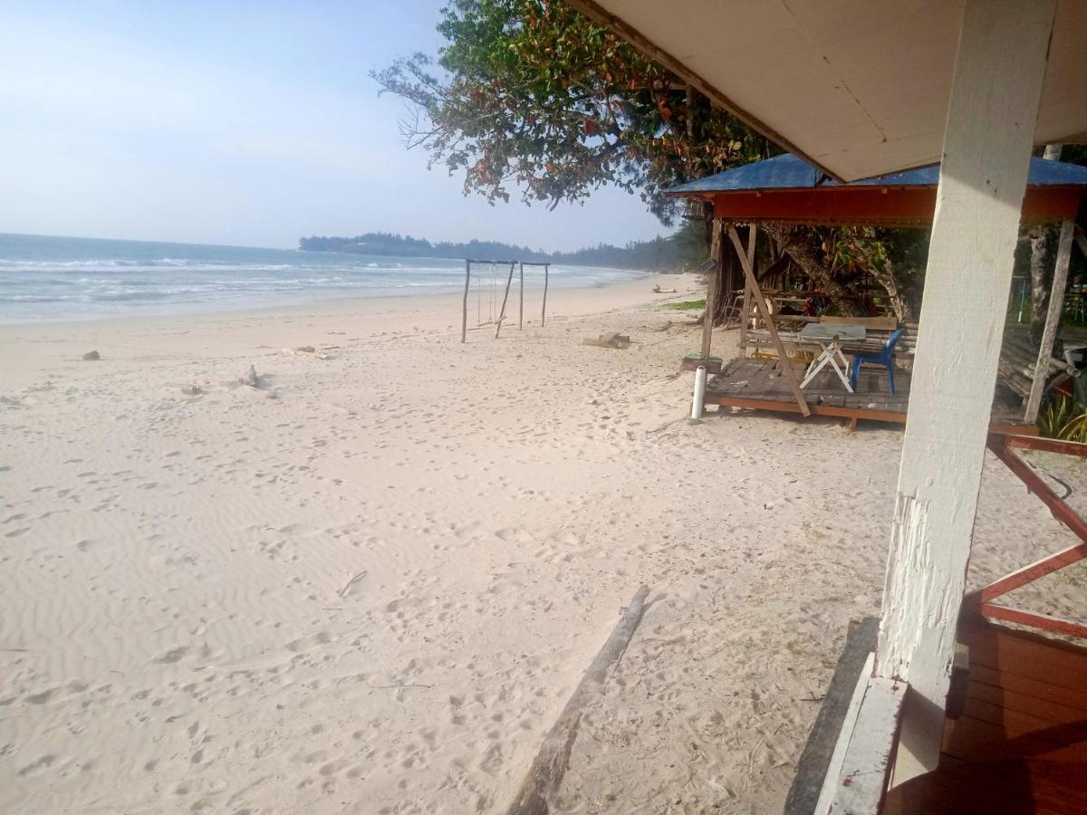 Tumombuvoi Homestay Tiga Papan Exteriör bild