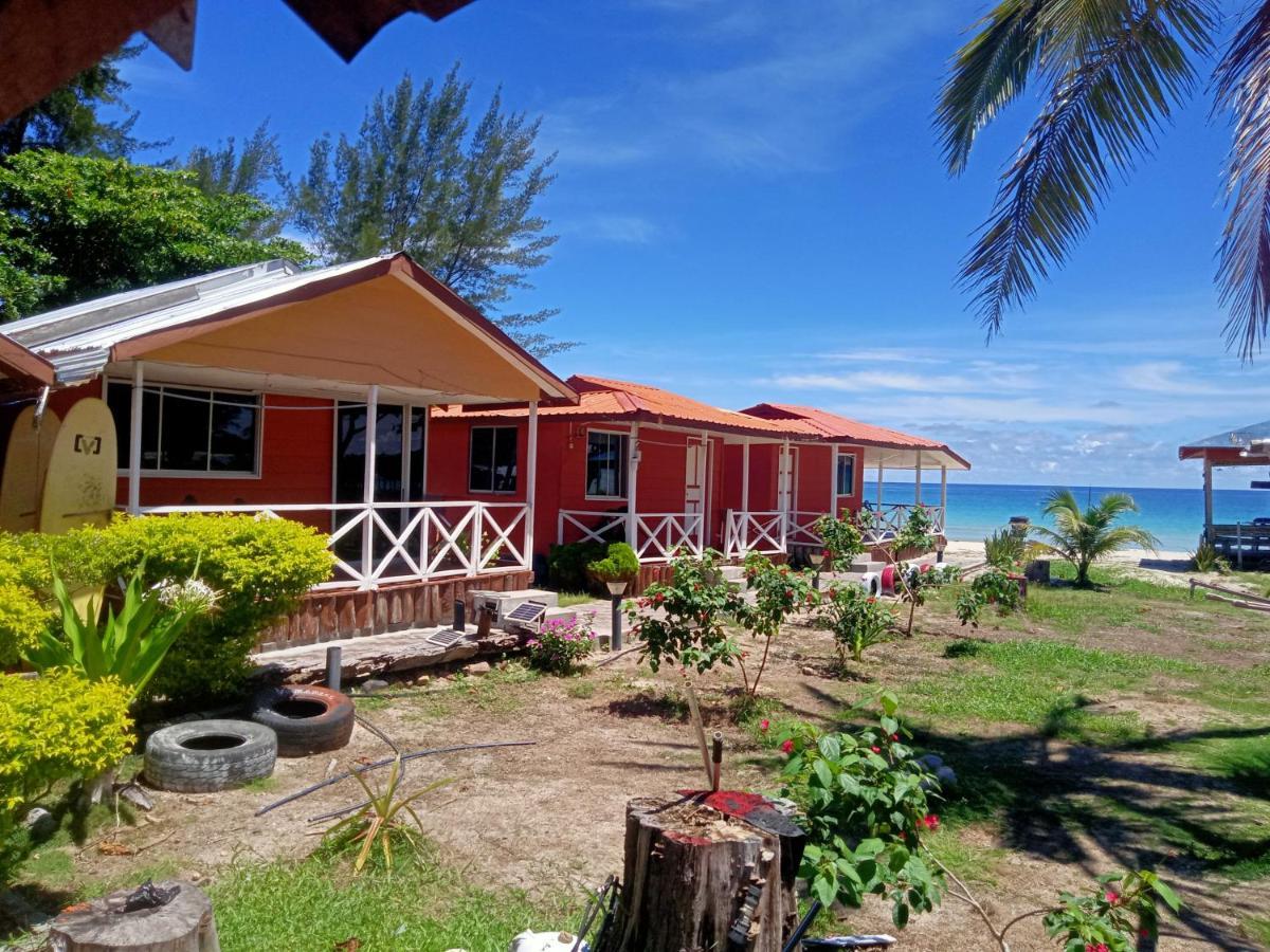 Tumombuvoi Homestay Tiga Papan Exteriör bild